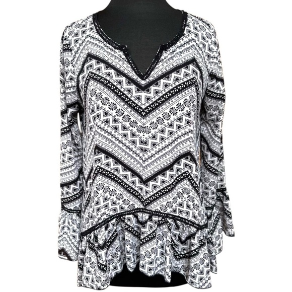 About A Girl Tops - ABOUT A GIRL Black &‎ White Chevron Graphic Asymmetrical Long Sleeve Blouse Sz L